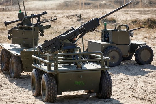 Mašinos vietoje karių: Ukrainoje šiemet jau tūkstančius karinių misijų įvykdė robotai
