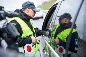 Iš policijos – neįtikėtina žinia: skelbia, kad daliai vairuotojų baudas skyrė nepagrįstai