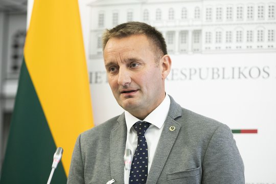 A. Visockas kreipėsi į I. Ruginienę: prašo spręsti kritinę tarptautinio Šiaulių oro uosto situaciją
