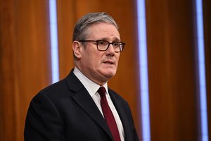 Baigdamas vizitą Persijos įlankos regione K. Starmeris pasiuntė žinią D. Trumpui