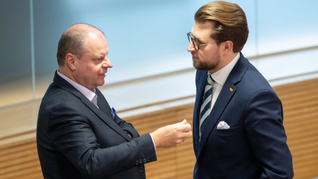 Demokratai prakalbo apie partijos poziciją: už mandato ir neliečiamybės slėptis nereikia