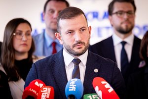 V. Sinkevičius: „Kai šalia politiko pavardės skamba žodis kyšis – tai yra mirtinas dūris“