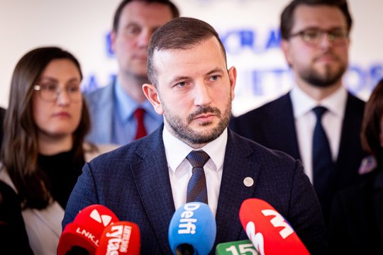 V. Sinkevičius: „Kai šalia politiko pavardės skamba žodis kyšis – tai yra mirtinas dūris“