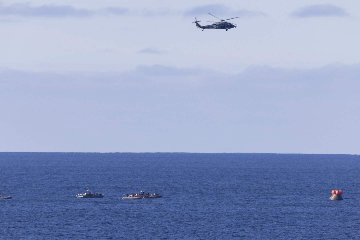 „Artemis II“ astronautai sėkmingai grįžo į žemę.<br> EPA/ELTA nuotr.