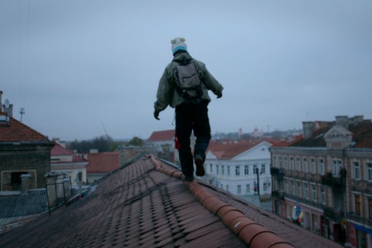 Ant Vilniaus stogų – rizikingos laisvės ir prasmės paieškos