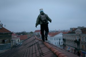 Ant Vilniaus stogų – rizikingos laisvės ir prasmės paieškos