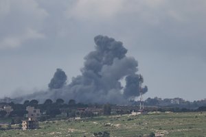 Žiniasklaida: Izraelio pajėgos apsupo svarbų „Hezbollah“ miestą