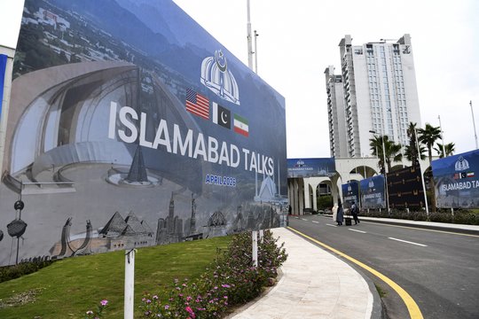 Karas Irane. JAV ir Irano derybos atsidūrė „aklavietėje“: šalys negali pasidalinti sąsiaurio