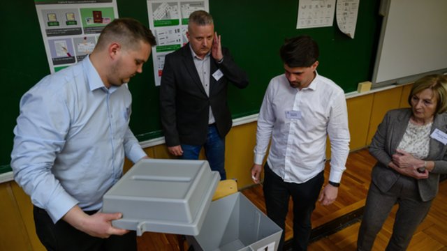 Nors V. Orbanas užtikrintas savo pergale, vengrai simpatijų nejaučia: jam laimėjus svarsto net emigruoti