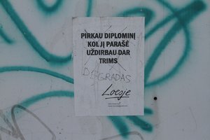 Seime – siūlymas rimčiau bausti už atlygį rašančius diplominius darbus