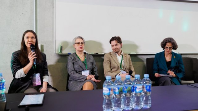 Vadovėliuose kuriami lūkesčiai kelia ne vieną klausimą: prakalbo ir apie pavojus