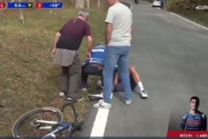 Garsų ispanų dviratininką lenktynių metu numušė medicinos automobilis