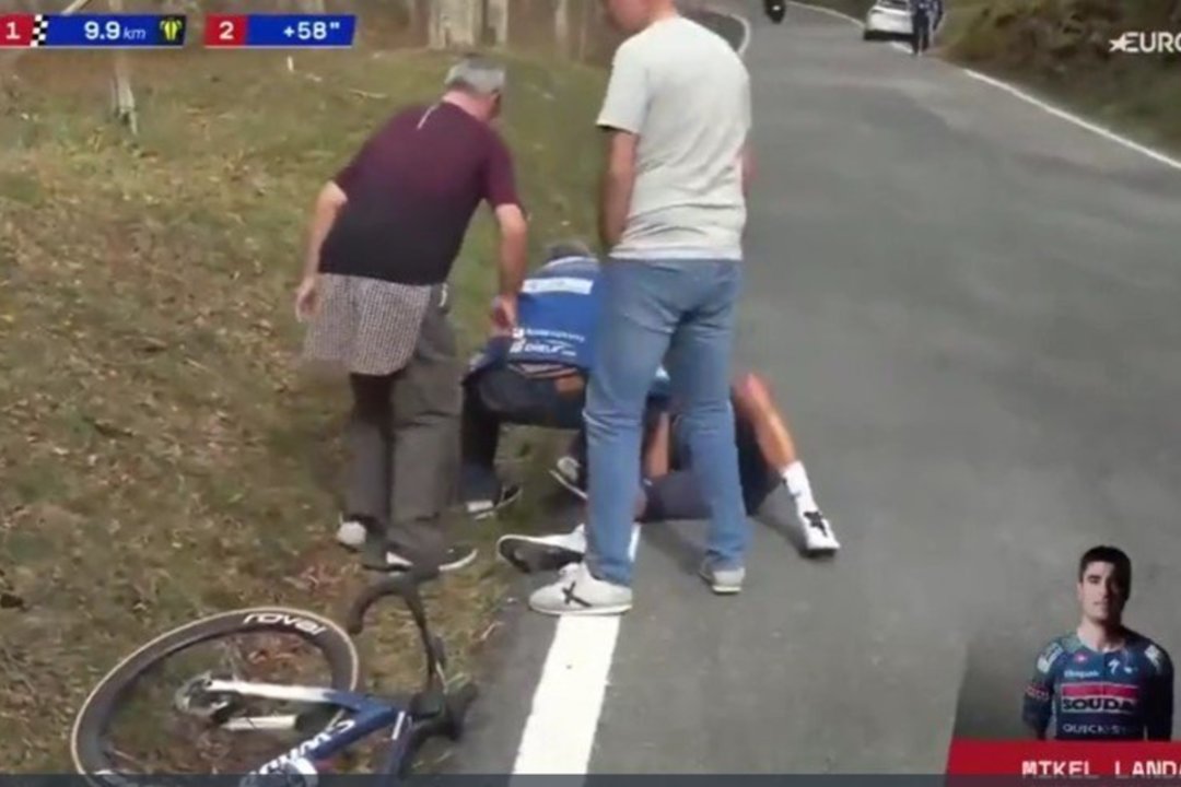 Garsų ispanų dviratininką lenktynių metu numušė medicinos automobilis