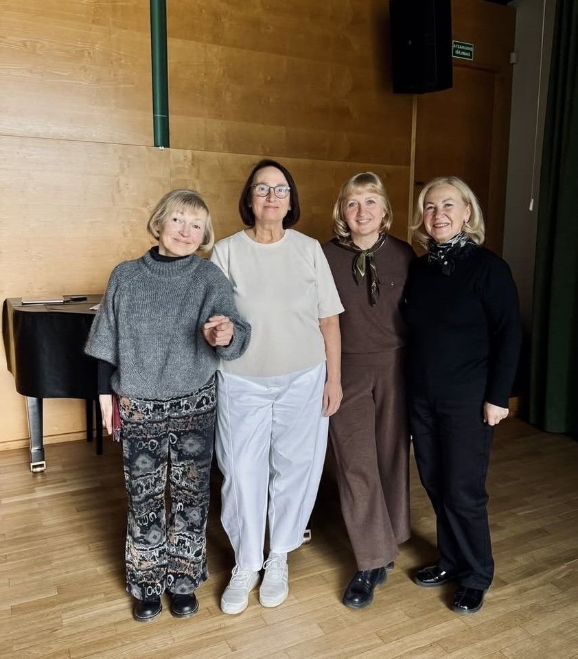 Prof. dr. Aldona Vilkelienė su bendramintėmis: Ilona Papečkyte, dr. Vilmante Aleksiene, dr. Loreta Kačiušytė-Skramtaj.<br> Pranešimo žiniasklaidai nuotr.