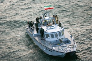 JAV nuskandino Irano laivyną, bet Hormūzo problema liko: šešėlyje – pavojingiausia jėga