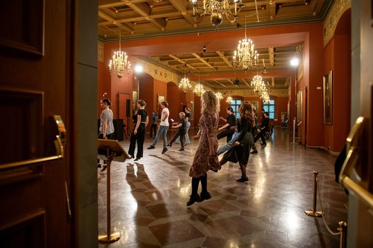 Kviečia šokti: Valdovų rūmų muziejuje – Istorinio šokio diena