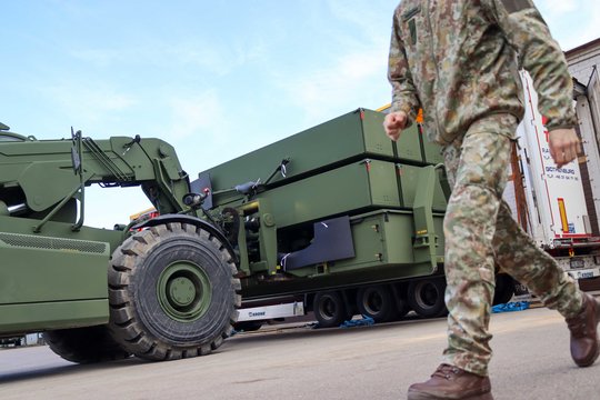 Stiprėja šalies oro gynybos pajėgumai – į kariuomenę atvyksta papildomos vidutinio nuotolio ginklų sistemos