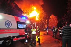 Biržų rajone užsidegė ūkinis pastatas, į ligoninę išvežtas nudegimų traumų patyręs vyras