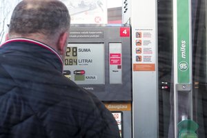 Seimas laikinai sumažino dyzelino akcizą: kiek pigs