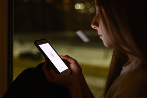 Patyčioms persikeliant į elektroninę erdvę, „Vaikų linija“ imasi naujo vaidmens