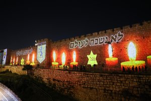 Minint Holokausto atminimo dieną, Izraelyje kaukė sirenos