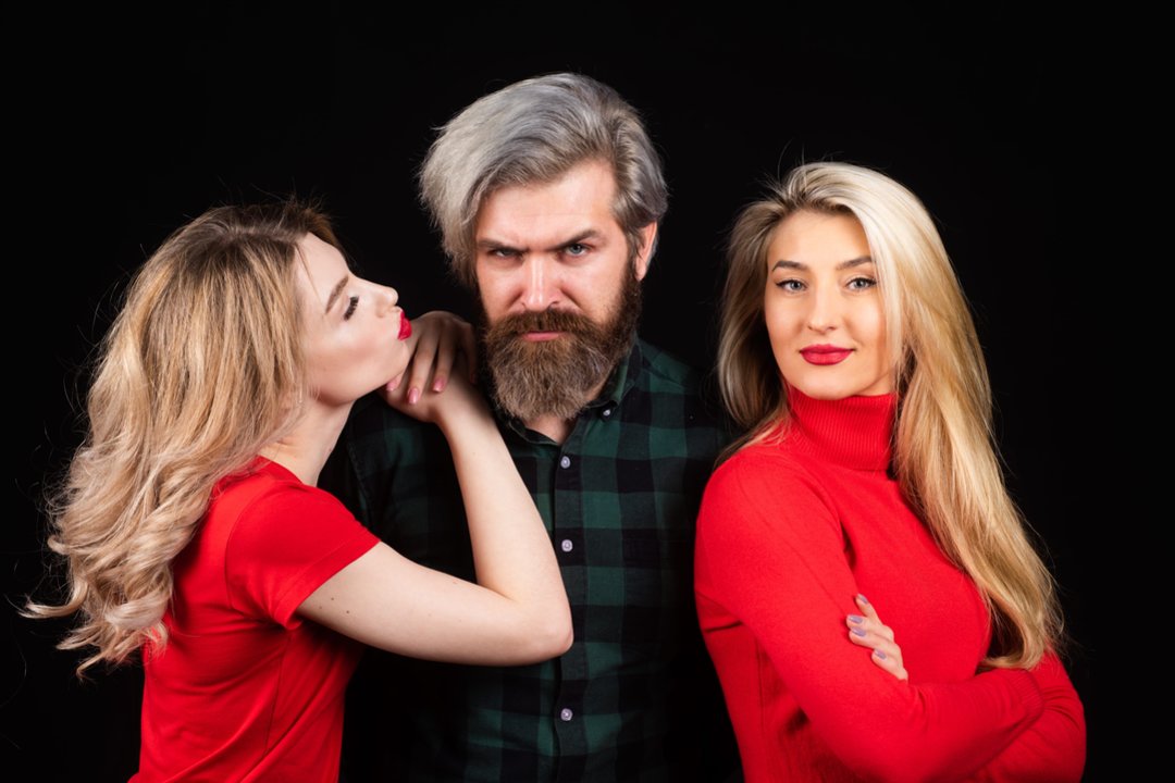 Dvynės įsimylėjo tą patį vaikiną: „Norėjau, kad sesuo būtų su manimi visada“