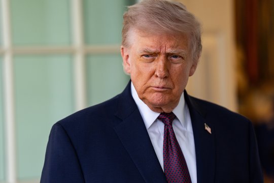 D. Trumpas neatstoja nuo popiežiaus