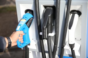 A1 magistralėje atidarys naują elektromobilių įkrovimo parką – bus pirmasis toks