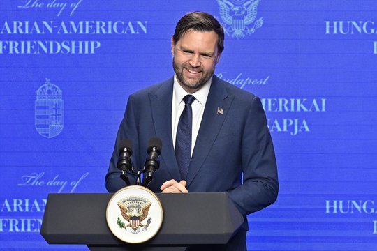 J. D. Vance'as prakalbo apie esminę problemą derybose su Iranu: „Per naktį neišspręsi“