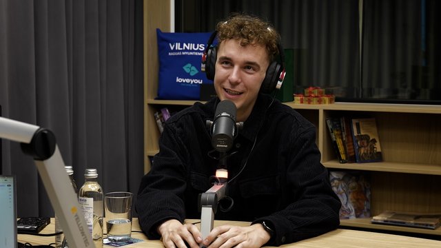 Justas Pečeliūnas: nuo eglučių apžvalgų iki scenos