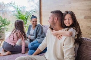 Tėvystė – ne vieno žmogaus kelias: kaip grupės padeda išgirsti vaiką ir save