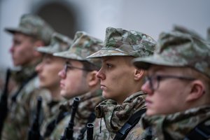 Šiemet beveik 1,1 tūkst. jaunuolių pasirinko savanorišką tarnybą kariuomenėje