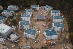 Aplink seną dvarą iškilo nauji daugiabučiai: šis vaizdas sukėlė tikrą audrą