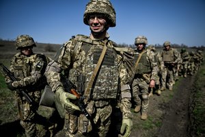 „Kare viskas išsiryškina į juoda–balta“: prabilo apie dvi Ukrainos puses