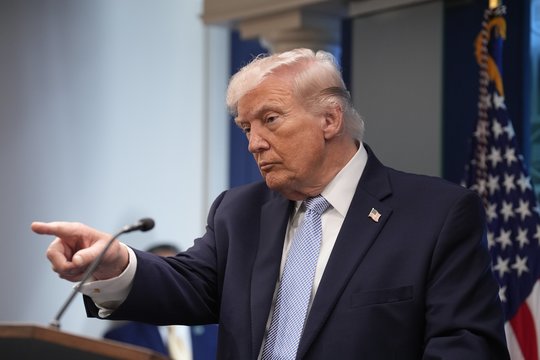 D. Trumpas paskelbė „visam laikui atveriantis“ Hormūzo sąsiaurį