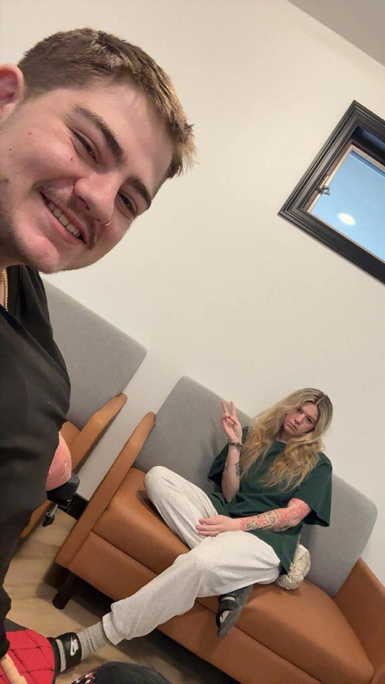 Lorenas Schauersas neteko pusės savo kūno.<br>Facebook „Sabia & Loren Real Account“ nuotr.
