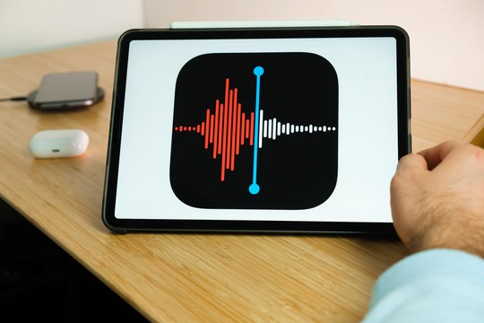 Kai prarandamas balsas: kaip kompensuojami elektroniniai balso aparatai