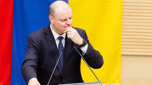 Užfiksuotas momentas, kai Seime S. Skvernelis susigraudina: „Blemba...“