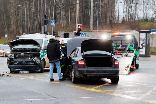 Pasidalijo, ką po avarijos kritiškai svarbu padaryti: kitaip apsikrausite papildomais rūpesčiais