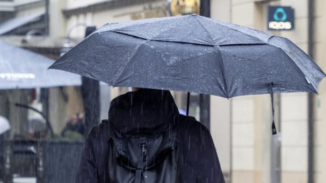 Sinoptikai skelbia, kokių orų sulauksime: kai kur laistys lietus, tačiau šiluma nesitrauks