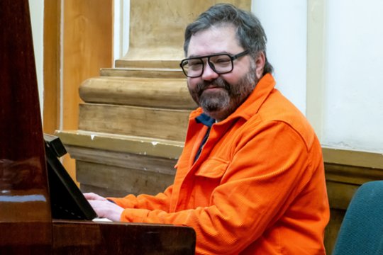 Operos solistas Rafailas Karpis: „Savo pirmą honorarą visą išleidau drabužiams“