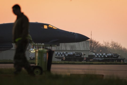 Karo atgarsiai netikėtai pasiekė Jungtinę Karalystę: ruošiasi juodžiausiam scenarijui