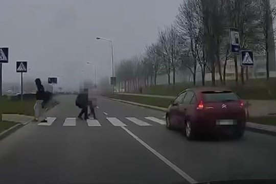 Kraują stingdantis vaizdas užfiksuotas Klaipėdoje: baisios nelaimės išvengta tik per plauką