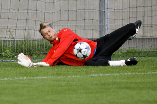 Tragiška žinia – buvęs „Arsenal“, „Juventus“ ir Austrijos rinktinės vartininkas žuvo susidūręs su traukiniu