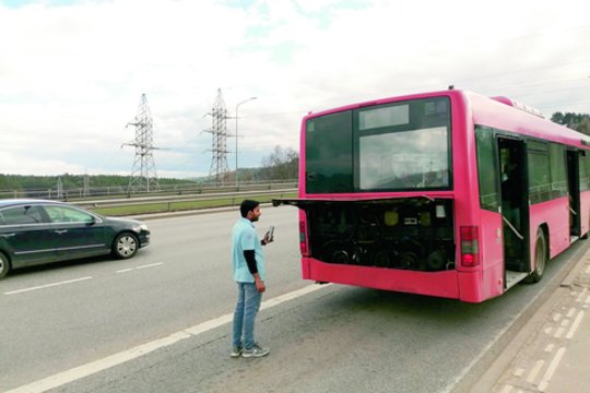 Čia tai bent integracija: lietuviškai net nepralemena, bet savivaldybės įmonėms tinka