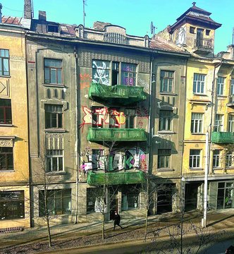Iš išorės – apleistas, viduje – lobis: Vilniaus senamiesčio name atsivėrė netikėtas vaizdas