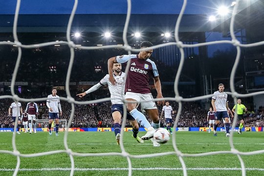 Europos lygoje didžiausią pergalę pasiekė „Aston Villa“, ji pusfinalyje kausis su kitu anglų klubu