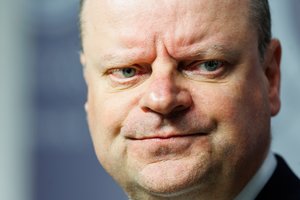 Lūžio momentas ir iškalbinga pauzė: ką kūno kalbos ekspertas įžvelgė S. Skvernelio žodžiuose