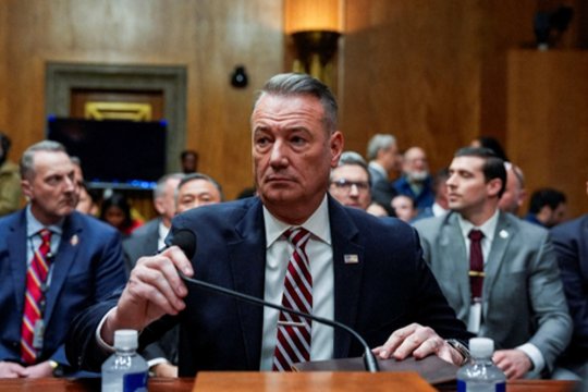 Atsistatydina JAV imigracijos tarnybos vadovas: ICE dirbo 20 metų