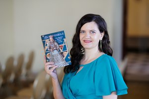 Pamirškite Tiudorus ir Bordžijas: naujame I. Skujaitės romane – vienintelės Jogailaičių moters, išrinktos karaliumi, istorija